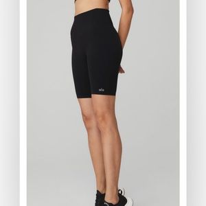 7" Seamless High-Waist Ribbed Biker Short
- Black